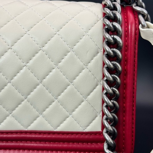 Authentic Chanel Medium Boy Bag – Rare Red & White Quilted Leather - Picture 9 of 15